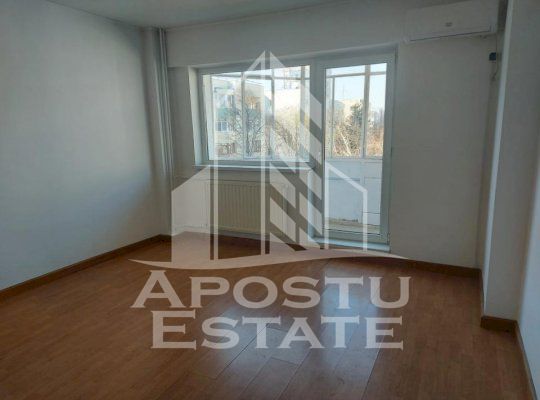 Apartament cu 4 camere, 2 bai si 2 balcoane, zona Odobescu