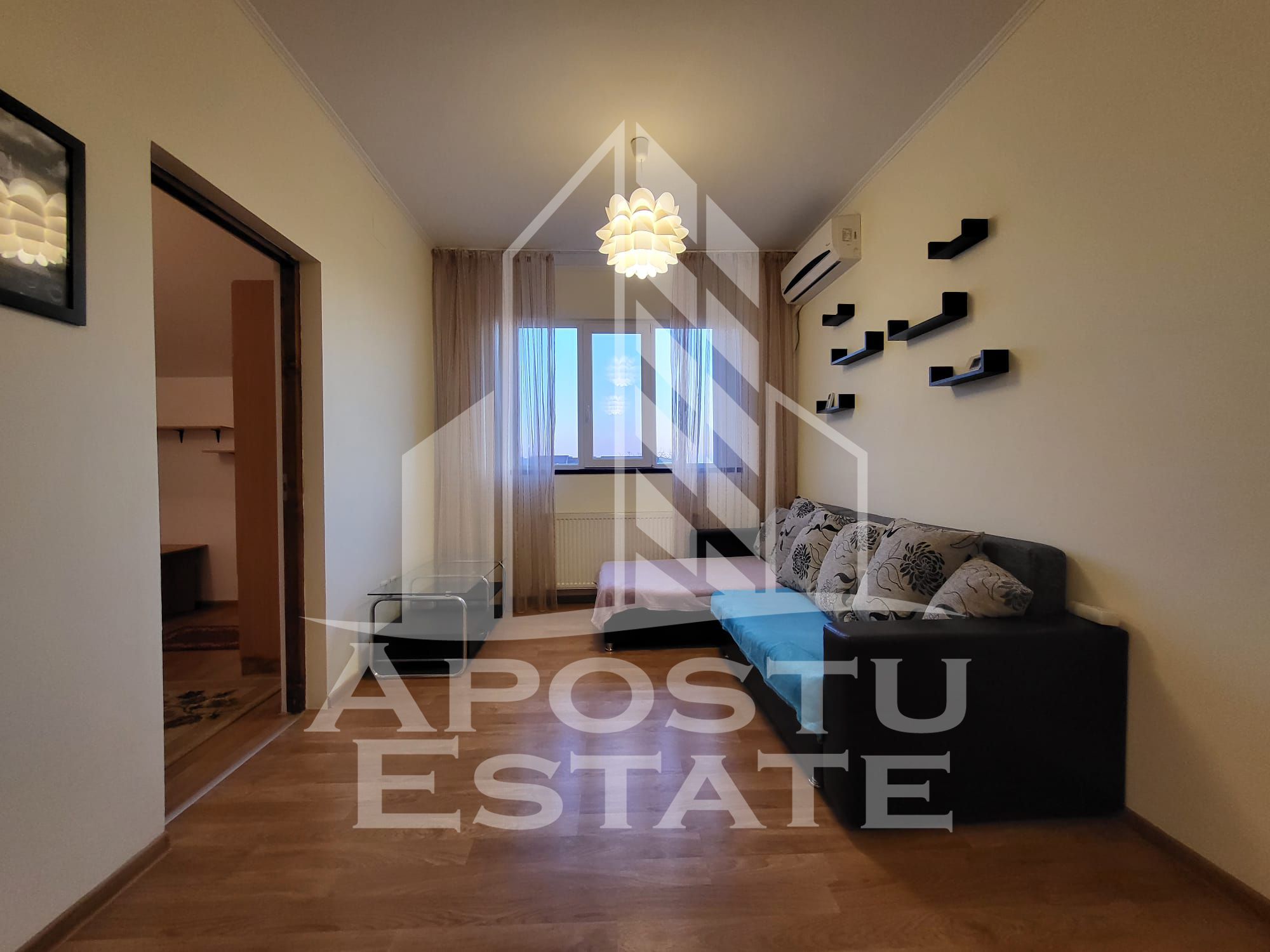 Apartament cu 4 camere, centrala proprie, zona Bucovina
