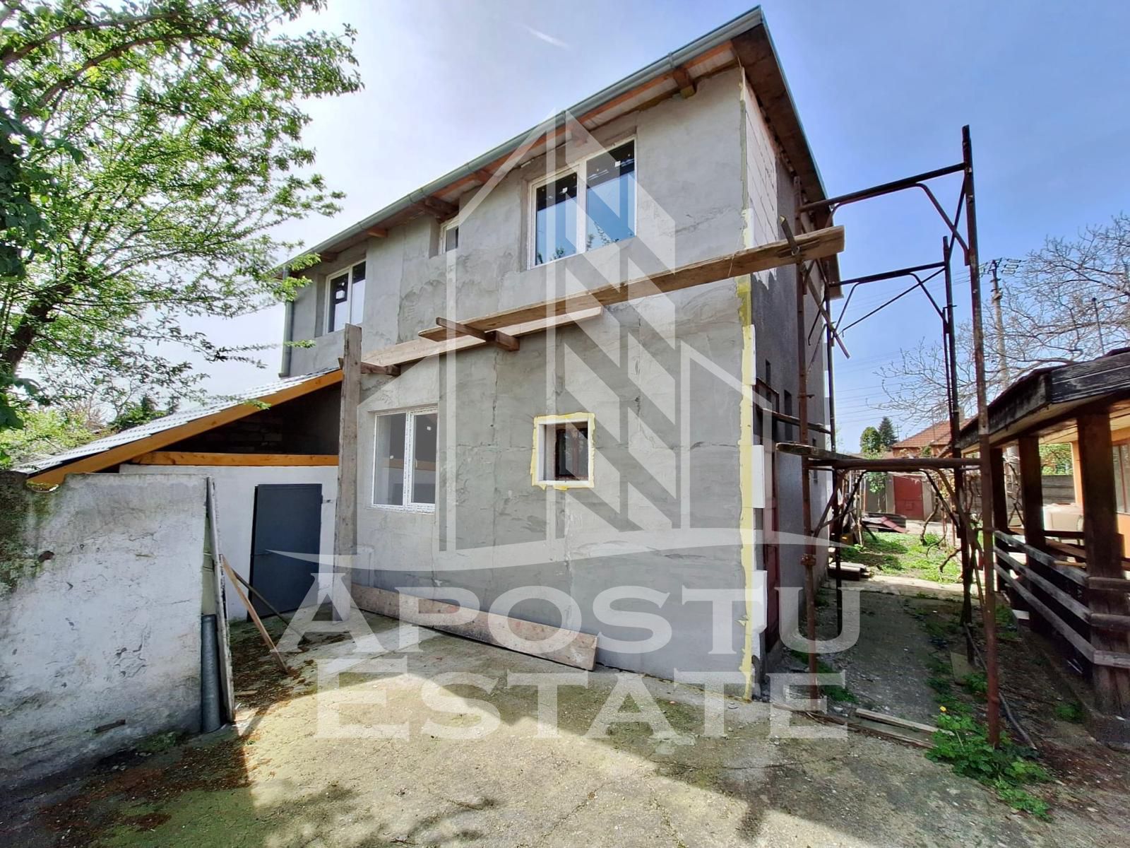 Casa “la gri” cu gradina, zona Calea Aurel Vlaicu - Bujac