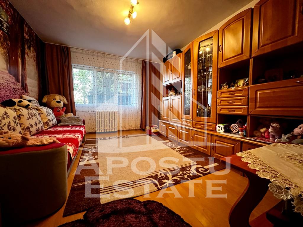 Apartament cu 2 camere  ,semidecomandat ,zona Vlaicu